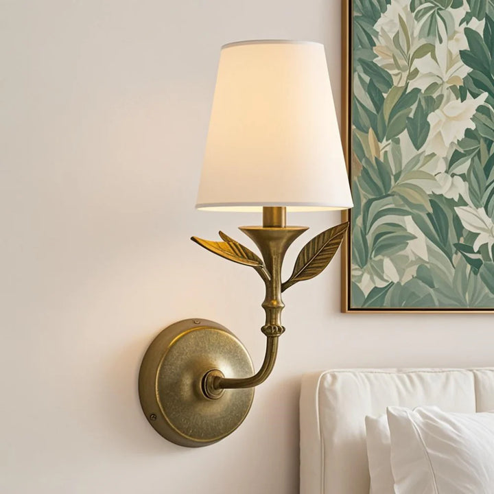 IselynnVintageFlowerWhiteBrassWallLight.webp__PID:b769d3a5-16cc-44be-aa2a-0a69afef981f